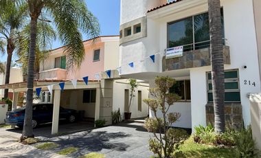 CASA EN VENTA EN NUEVA GALICIA, COTO VALENCIA