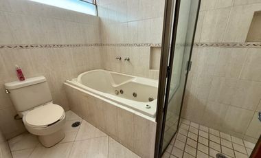 CASA EN VENTA EN NUEVA GALICIA, COTO VALENCIA