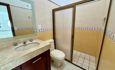 CASA EN VENTA EN NUEVA GALICIA, COTO VALENCIA