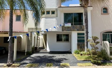 CASA EN VENTA EN NUEVA GALICIA, COTO VALENCIA