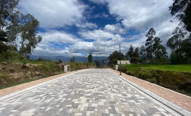 HERMOSOS LOTES DE TERRENO EN NUEVA URB PRIVADA CUMBAYA (a pasos del Club Rancho San Francisco)