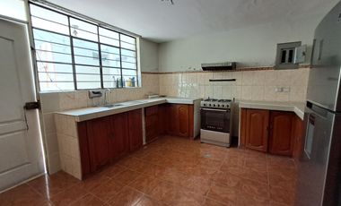Alquiler de Cómodo Dúplex Cuatro Dormitorios, Cochera en Chorrillos