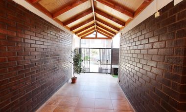 Se Vende Cómoda Casa Pareada de 2 pisos en Maipú