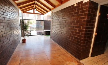 Se Vende Cómoda Casa Pareada de 2 pisos en Maipú