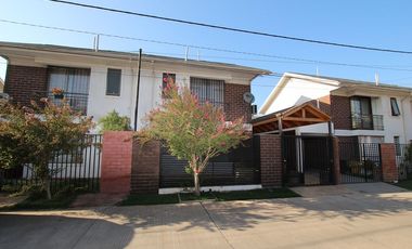 Se Vende Cómoda Casa Pareada de 2 pisos en Maipú