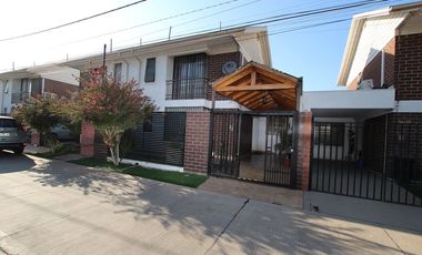 Se Vende Cómoda Casa Pareada de 2 pisos en Maipú