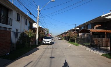 Se Vende Cómoda Casa Pareada de 2 pisos en Maipú