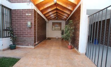 Se Vende Cómoda Casa Pareada de 2 pisos en Maipú