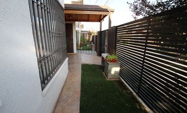 Se Vende Cómoda Casa Pareada de 2 pisos en Maipú