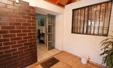 Se Vende Cómoda Casa Pareada de 2 pisos en Maipú