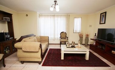 Se Vende Cómoda Casa Pareada de 2 pisos en Maipú