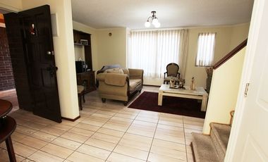 Se Vende Cómoda Casa Pareada de 2 pisos en Maipú