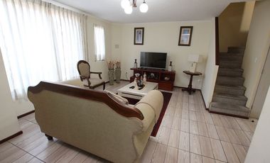 Se Vende Cómoda Casa Pareada de 2 pisos en Maipú