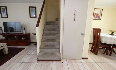 Se Vende Cómoda Casa Pareada de 2 pisos en Maipú