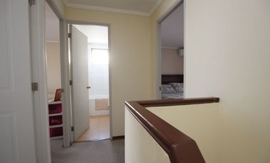 Se Vende Cómoda Casa Pareada de 2 pisos en Maipú