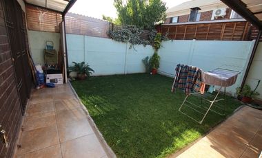 Se Vende Cómoda Casa Pareada de 2 pisos en Maipú