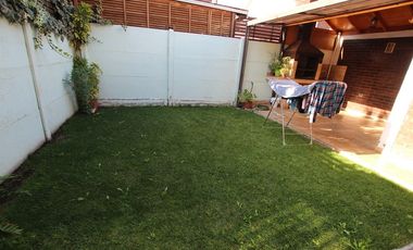 Se Vende Cómoda Casa Pareada de 2 pisos en Maipú