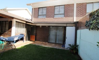 Se Vende Cómoda Casa Pareada de 2 pisos en Maipú