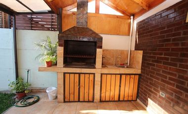 Se Vende Cómoda Casa Pareada de 2 pisos en Maipú