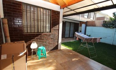 Se Vende Cómoda Casa Pareada de 2 pisos en Maipú