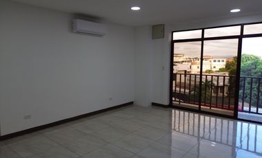 Moderno departamento con balcón, piscina y áreas sociales en Katamar II - Manta