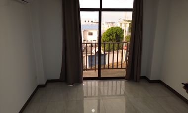 Moderno departamento con balcón, piscina y áreas sociales en Katamar II - Manta