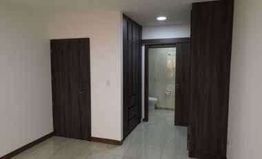 Moderno departamento con balcón, piscina y áreas sociales en Katamar II - Manta