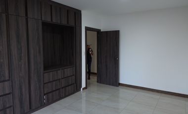 Moderno departamento con balcón, piscina y áreas sociales en Katamar II - Manta