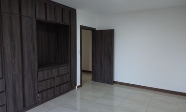 Moderno departamento con balcón, piscina y áreas sociales en Katamar II - Manta