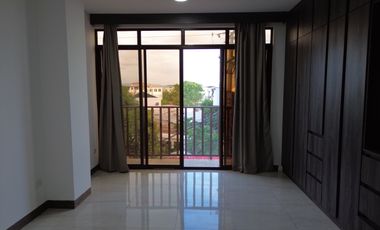 Moderno departamento con balcón, piscina y áreas sociales en Katamar II - Manta