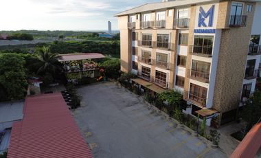 Moderno departamento con balcón, piscina y áreas sociales en Katamar II - Manta