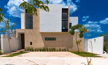 CASA EN CHOLUL, EN PRIVADA PLENUM RESIDENCIAL, ENTREGA INMEDIATA.