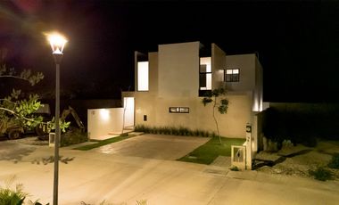 CASA EN CHOLUL, EN PRIVADA PLENUM RESIDENCIAL, ENTREGA INMEDIATA.