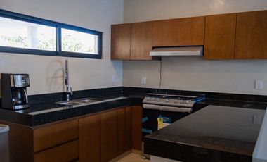 CASA EN CHOLUL, ENTREGA INMEDIATA, EN PRIVADA PLENUM RESIDENCIAL.