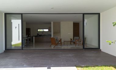 CASA EN CHOLUL, ENTREGA INMEDIATA, EN PRIVADA PLENUM RESIDENCIAL.