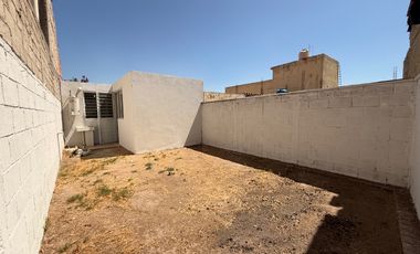 Casa en venta en Villas Terranova con excedente