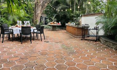 VENDO ESPECTACULAR QUINTA EN CUERNAVACA, MAGNIFICA UBICACIÓN