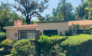 VENDO ESPECTACULAR QUINTA EN CUERNAVACA, MAGNIFICA UBICACIÓN