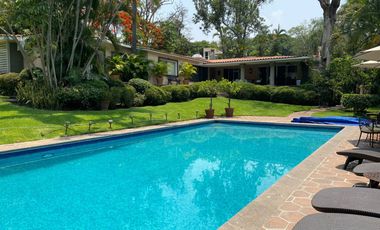 VENDO ESPECTACULAR QUINTA EN CUERNAVACA, MAGNIFICA UBICACIÓN
