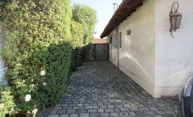 Venta hermosa propiedad, sector residencial y consolidado en Machalí