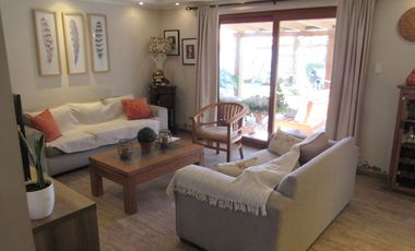 Venta hermosa propiedad, sector residencial y consolidado en Machalí