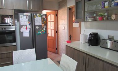 Venta hermosa propiedad, sector residencial y consolidado en Machalí