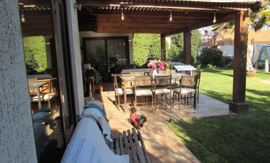 Venta hermosa propiedad, sector residencial y consolidado en Machalí