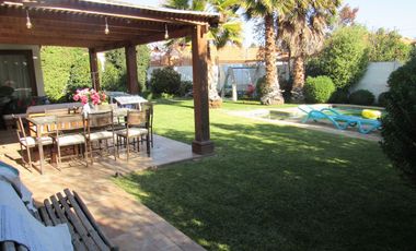 Venta hermosa propiedad, sector residencial y consolidado en Machalí