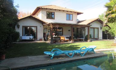 Venta hermosa propiedad, sector residencial y consolidado en Machalí