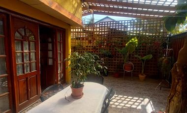 Se vende casa de dos pisos en Peñalolen
