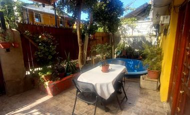 Se vende casa de dos pisos en Peñalolen