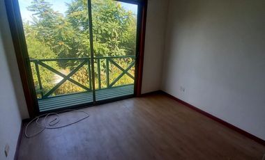 Casa en arriendo de dos pisos en Comunidad Ecológica de Peñalolen
