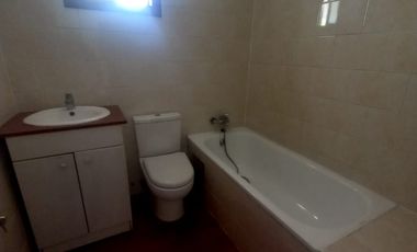 Casa en arriendo de dos pisos en Comunidad Ecológica de Peñalolen