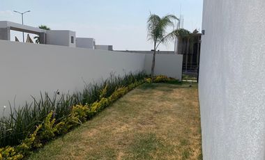 * UTILICE SU CRÉDITO EN ÉSTA HERMOSA CASA EN CONDOMINIO CON DOBLE VIGILANCIA. SANTA FÉ